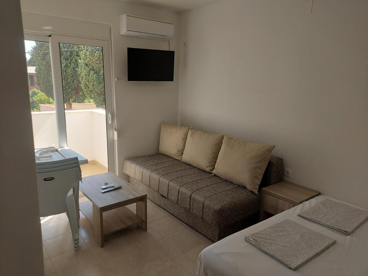 Ulcin Relax Apartments & Rooms Улцинь Екстер'єр фото