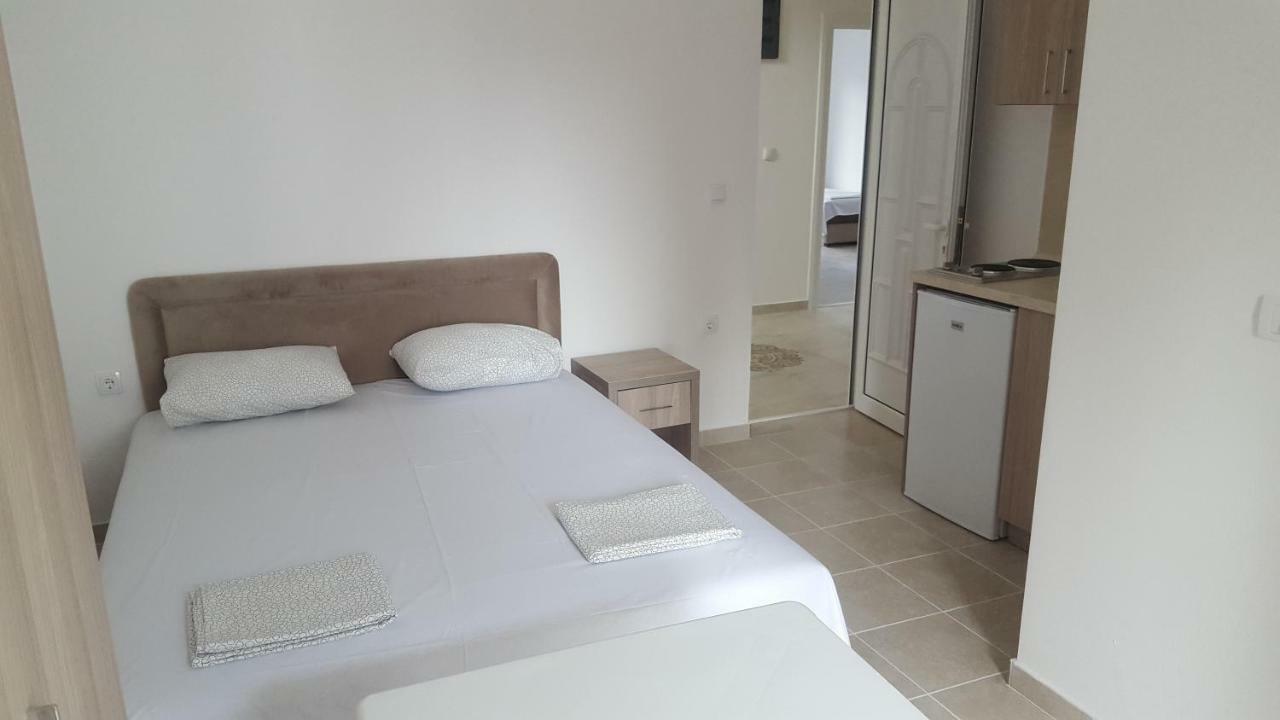 Ulcin Relax Apartments & Rooms Улцинь Екстер'єр фото